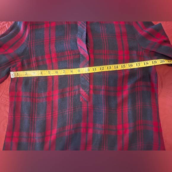 🛍️ 3 For $10 🛍️ CAbi #3587 Cunningham Plaid Popover Red Gray, Size M - Picture 7 of 8
